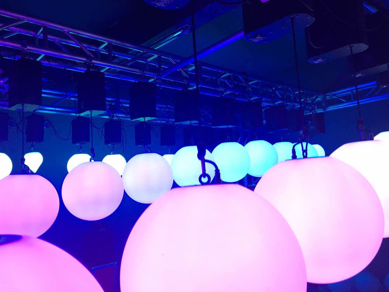 led kinetic balls