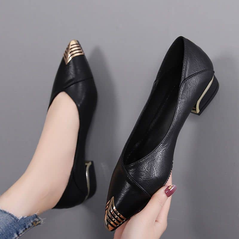 pointed flat shoes
