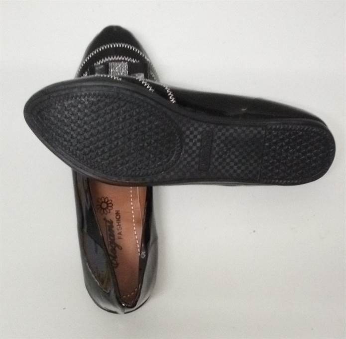 Elegant Fashion Flat Shoes - Silver Stripe