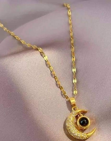 Ladies Crescent Moon Diamond Pendant Chain Necklace