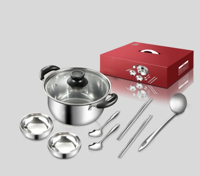 All in one cookware set , ferritic stainless steel Soup pot × 1 chopsticks × 2 pairs of spoons × 2 spoons soup ladle × 1 induction gas stove common color box set