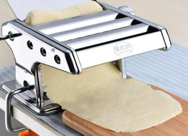 Customized manual three knife home noodle machine dumpling skin machine factory