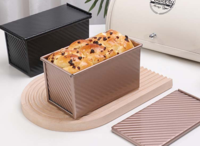 Golden carbon steel corrugated toast box with lid baking tools bread mold toast box toast baking cake mold baking pan