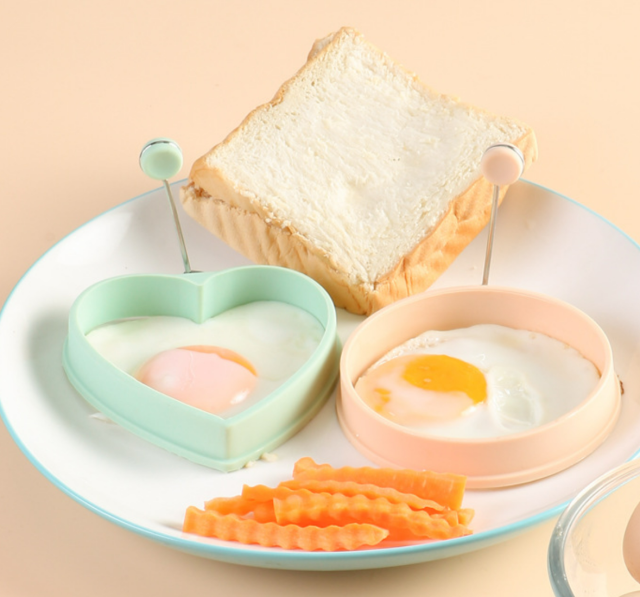 Creative Silicone Omelet Mould Round Omelet Maker with Handle Omelet Eggs Hobnobs Love Shape Mould