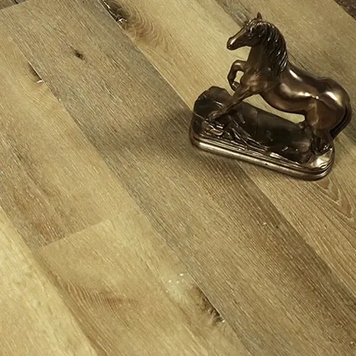 Flooring suitable for refurbishment - LVT flooring