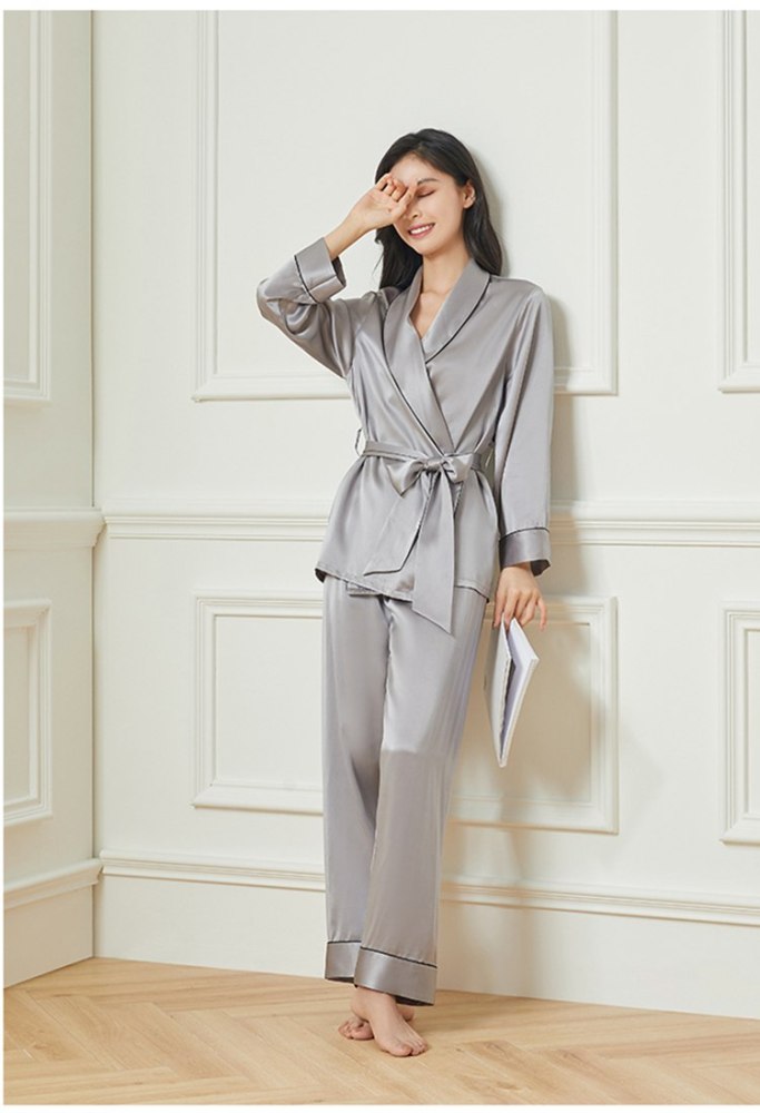 Women's 100% Mulberry Silk Charmeuse Bathrobe Type Pajamas