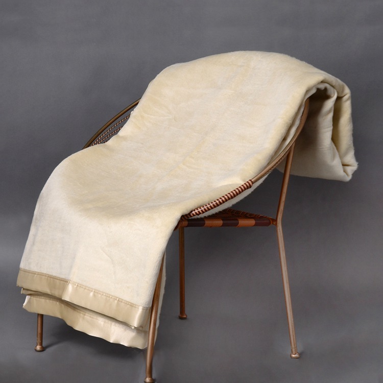 100% Mulberry Silk Blanket