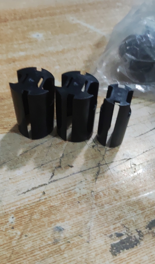 Plastic parts in tripods (set)