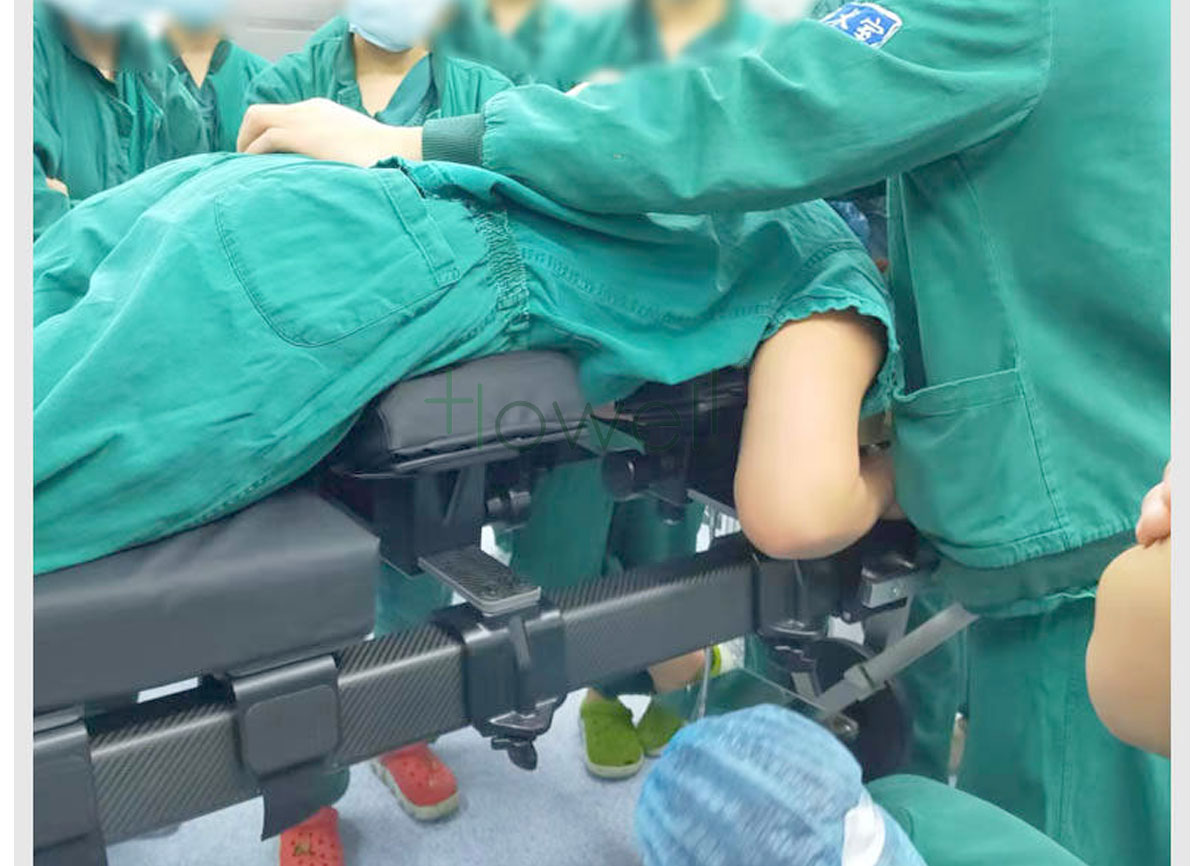 La mesa de cirugía de imágenes sin ningún escudo de metal puede cumplir con la fluoroscopia de la cirugía de columna