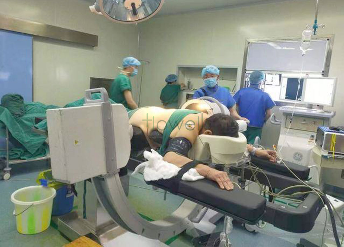 O que é uma mesa cirúrgica de fibra de carbono dedicada para robôs cirúrgicos e arcos em C 3D?