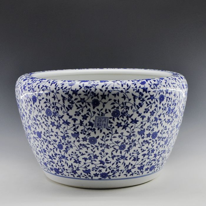 Factory Direct Beautiful Large Chinese Blue White Ceramic Garden Flower Pots Planter for Outdoor