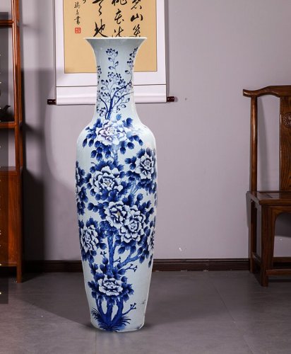 Large Chinese Hand Painted Dragon Ceramic Blue and White Porcelain Floor Vases
