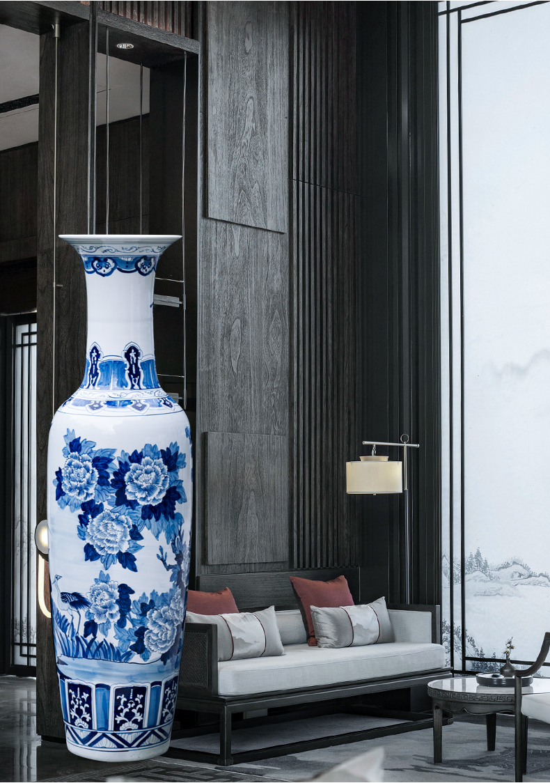 Large Chinese Hand Painted Dragon Ceramic Blue and White Porcelain Floor Vases