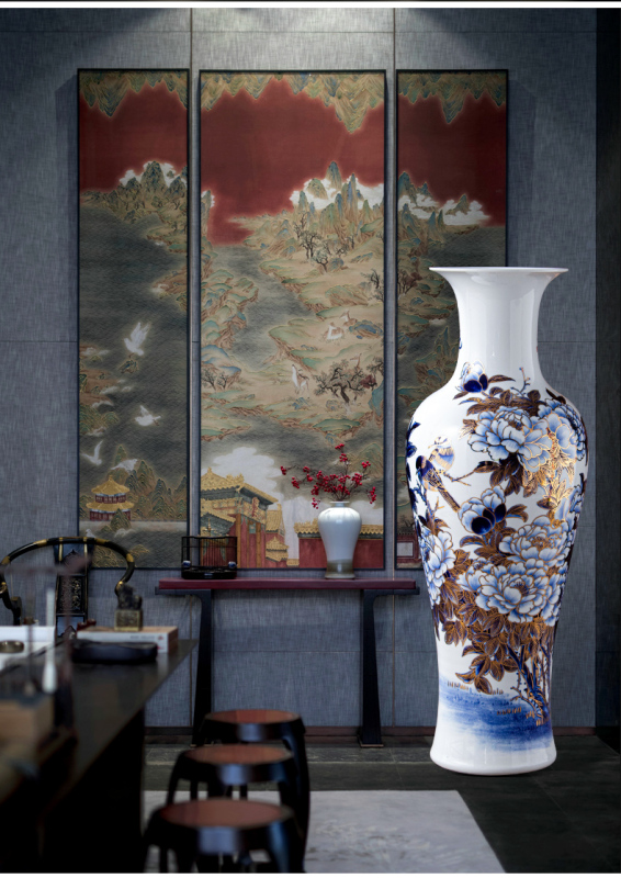 Large Chinese Hand Painted Dragon Ceramic Blue and White Porcelain Floor Vases