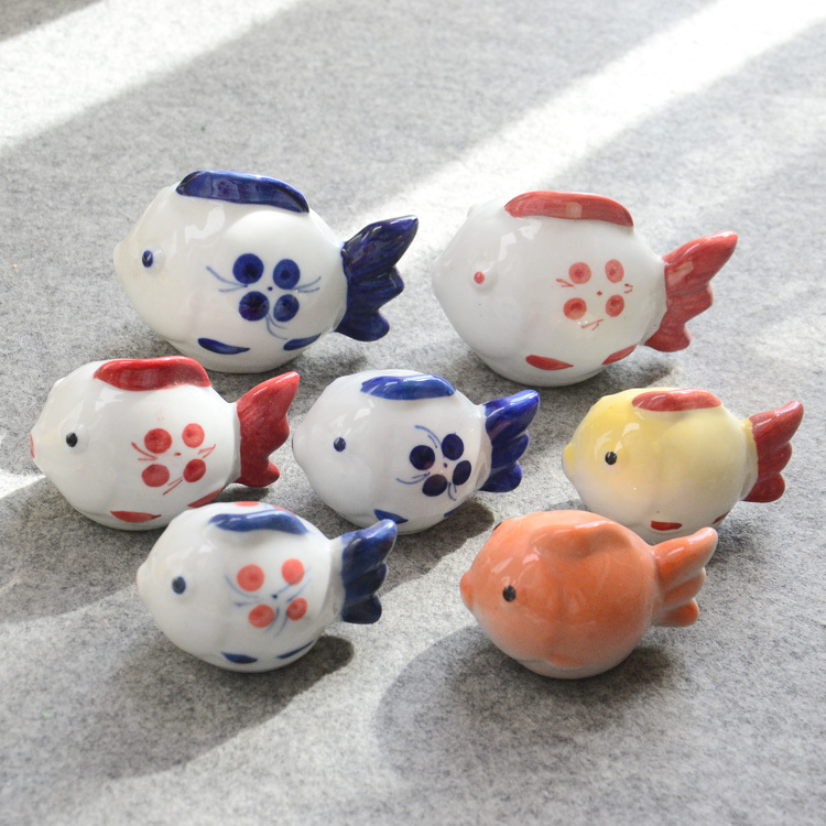 Jingdezhen Porcelain Small Ornaments Fishes Floating Ceramic Fish Pot Decoration