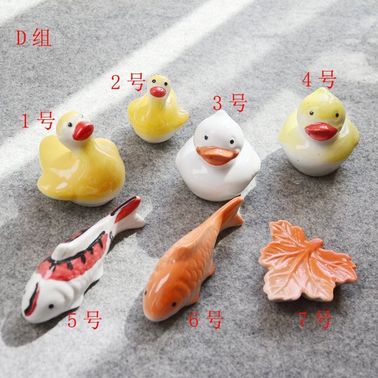 Jingdezhen Porcelain Small Ornaments Fishes Floating Ceramic Fish Pot Decoration