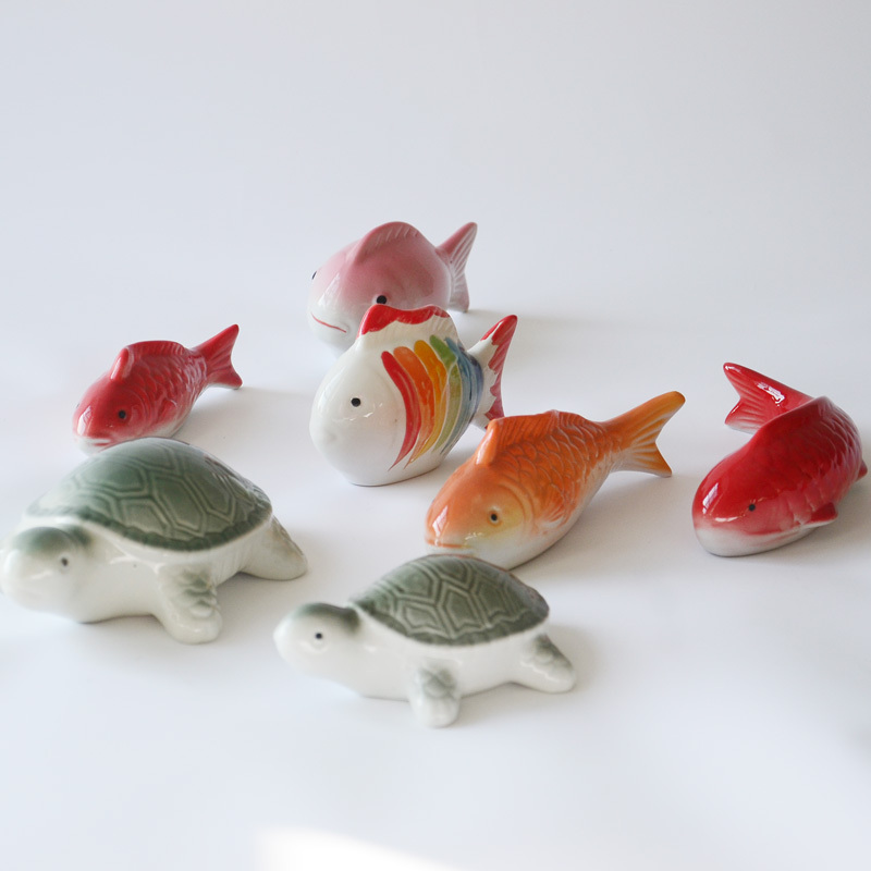 Jingdezhen Porcelain Small Ornaments Fishes Floating Ceramic Fish Pot Decoration