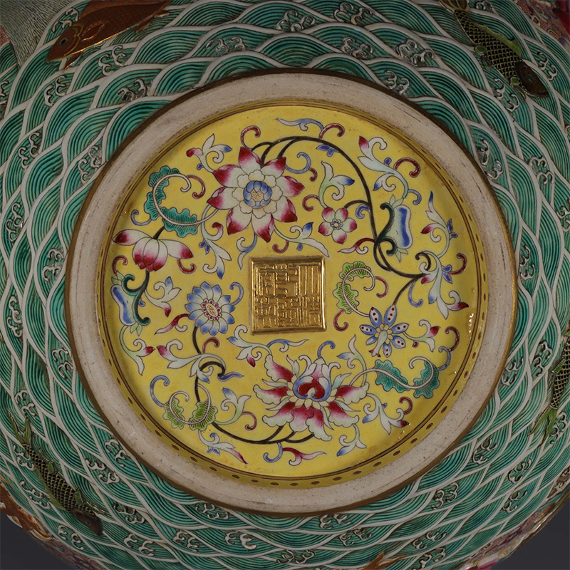 Antique Qing Qianlong Dynasty Ceramic Yellow Ground Heavy Famille Rose Porcelain Vase for Collection
