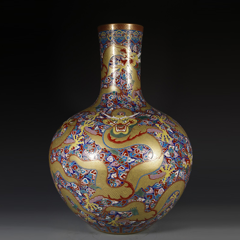Antique Qing Qianlong Dynasty Ceramic Yellow Ground Heavy Famille Rose Porcelain Vase for Collection