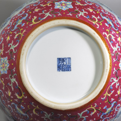 Antique Qing Qianlong Dynasty Ceramic Yellow Ground Heavy Famille Rose Porcelain Vase for Collection