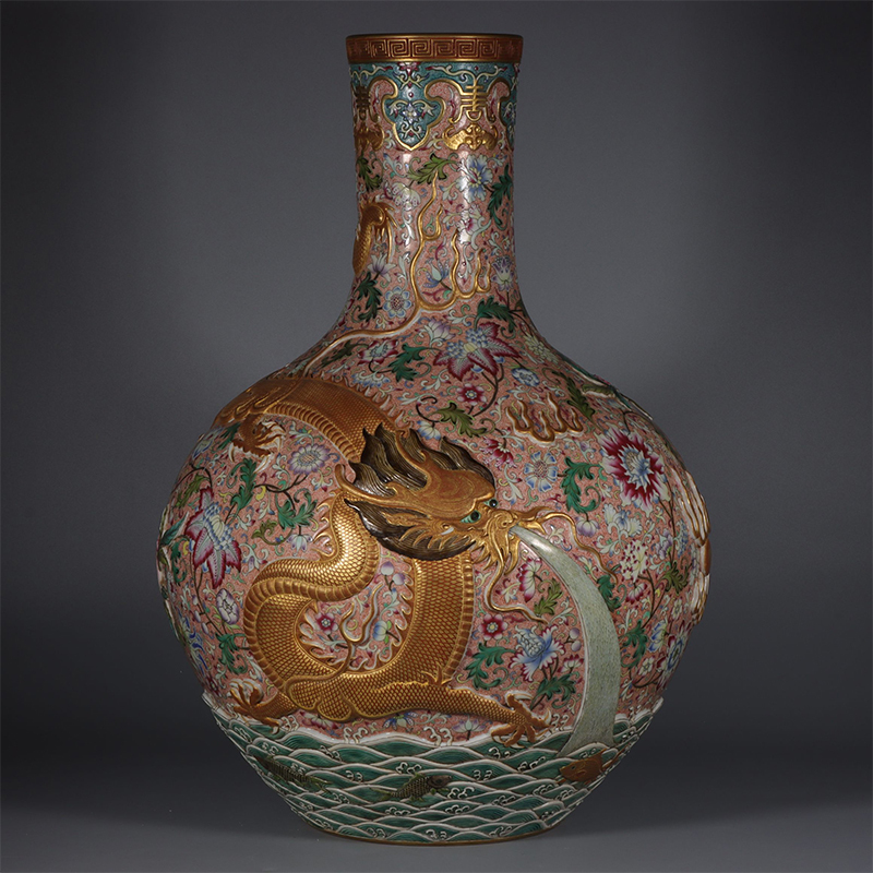 Antique Qing Qianlong Dynasty Ceramic Yellow Ground Heavy Famille Rose Porcelain Vase for Collection