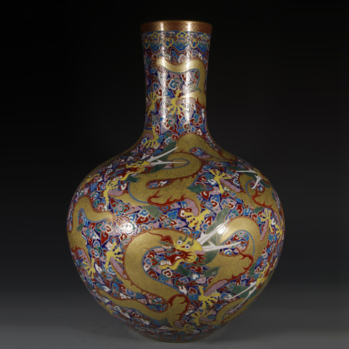 Antique Qing Qianlong Dynasty Ceramic Yellow Ground Heavy Famille Rose Porcelain Vase for Collection