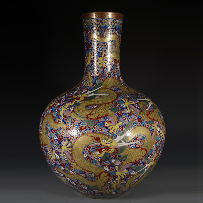 Antique Qing Qianlong Dynasty Ceramic Yellow Ground Heavy Famille Rose Porcelain Vase for Collection