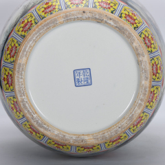 Antique Qing Qianlong Dynasty Ceramic Yellow Ground Heavy Famille Rose Porcelain Vase for Collection