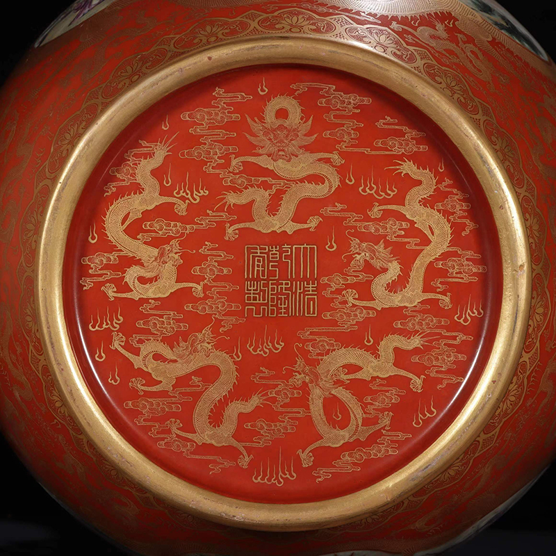 Antique Qing Qianlong Dynasty Ceramic Yellow Ground Heavy Famille Rose Porcelain Vase for Collection