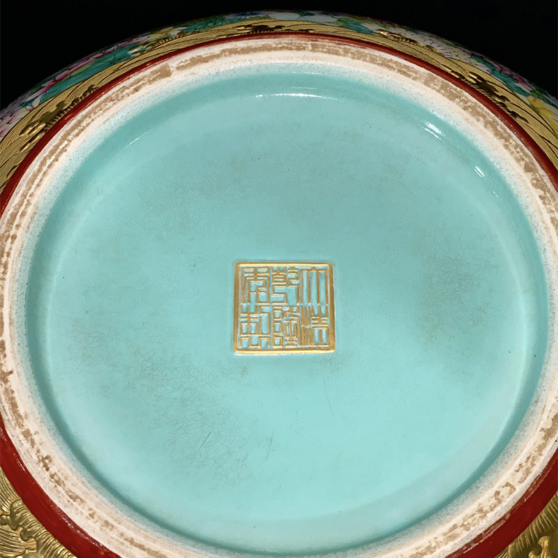 Antique Qing Qianlong Dynasty Ceramic Yellow Ground Heavy Famille Rose Porcelain Vase for Collection
