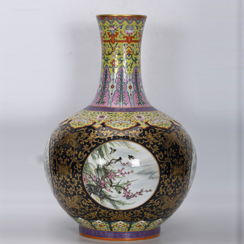 Antique Qing Qianlong Dynasty Ceramic Yellow Ground Heavy Famille Rose Porcelain Vase for Collection
