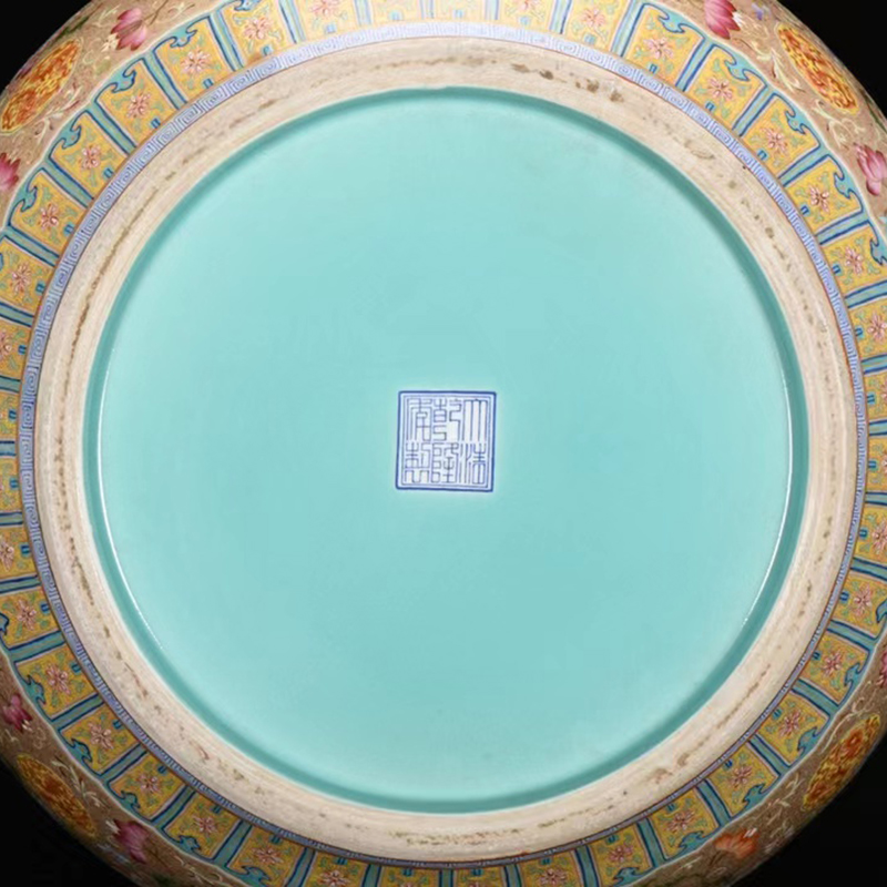 Antique Qing Qianlong Dynasty Ceramic Yellow Ground Heavy Famille Rose Porcelain Vase for Collection