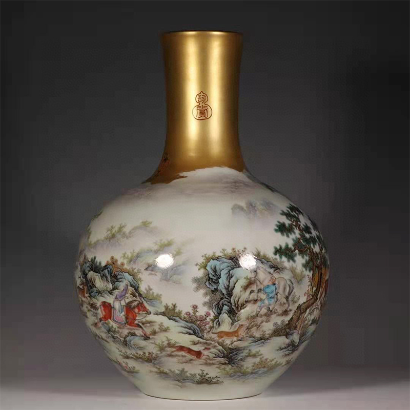 Antique Qing Qianlong Dynasty Ceramic Yellow Ground Heavy Famille Rose Porcelain Vase for Collection
