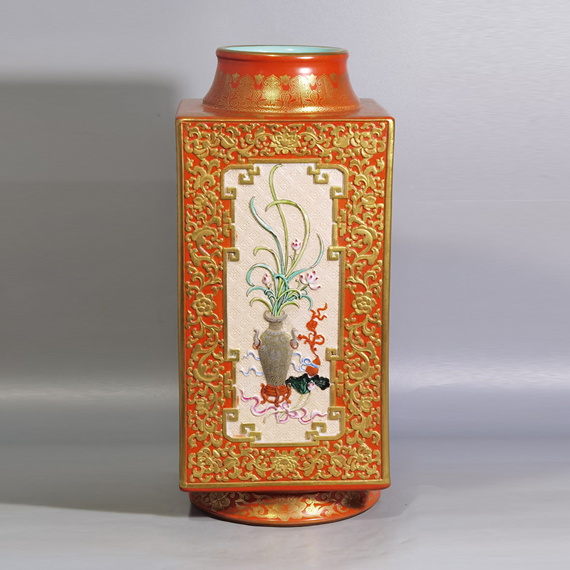Antique Qing Qianlong Dynasty Ceramic Yellow Ground Heavy Famille Rose Porcelain Vase for Collection