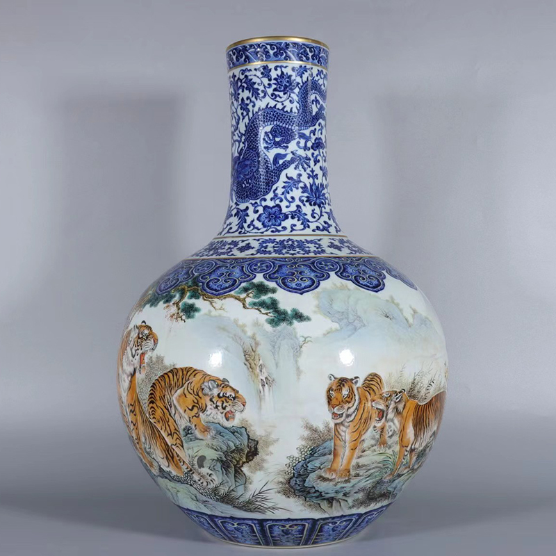 Antique Qing Qianlong Dynasty Ceramic Yellow Ground Heavy Famille Rose Porcelain Vase for Collection