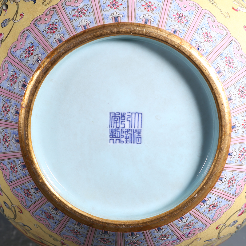 Antique Qing Qianlong Dynasty Ceramic Yellow Ground Heavy Famille Rose Porcelain Vase for Collection