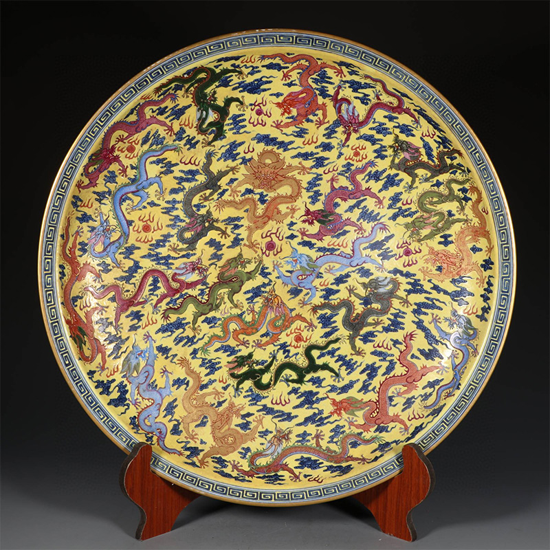 Antique Qing Qianlong Dynasty Ceramic Yellow Ground Heavy Famille Rose Porcelain Vase for Collection