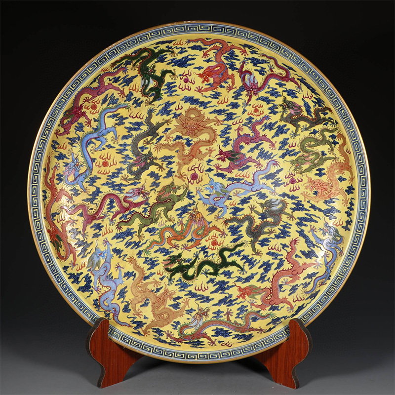 Antique Qing Qianlong Dynasty Ceramic Yellow Ground Heavy Famille Rose Porcelain Vase for Collection