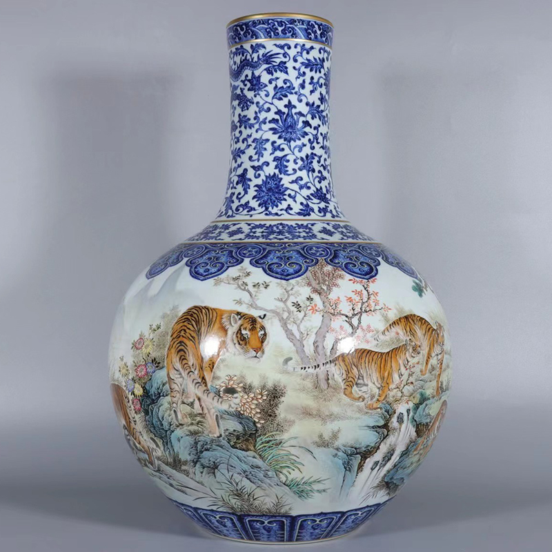 Antique Qing Qianlong Dynasty Ceramic Yellow Ground Heavy Famille Rose Porcelain Vase for Collection