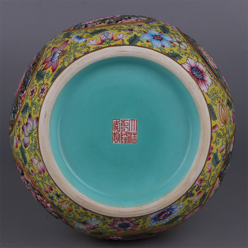 Antique Qing Qianlong Dynasty Ceramic Yellow Ground Heavy Famille Rose Porcelain Vase for Collection
