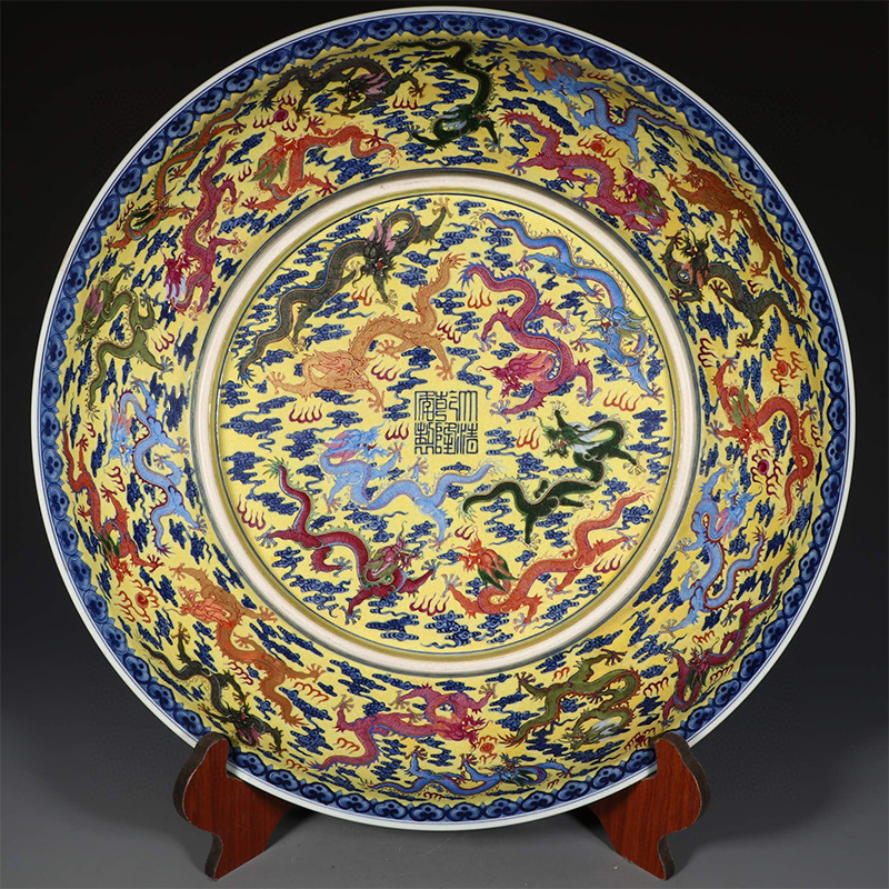 Antique Qing Qianlong Dynasty Ceramic Yellow Ground Heavy Famille Rose Porcelain Vase for Collection