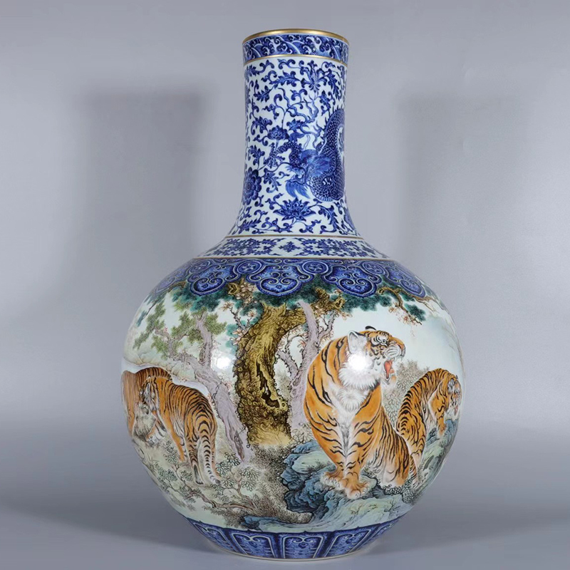 Antique Qing Qianlong Dynasty Ceramic Yellow Ground Heavy Famille Rose Porcelain Vase for Collection