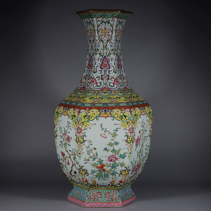 Antique Qing Qianlong Dynasty Ceramic Yellow Ground Heavy Famille Rose Porcelain Vase for Collection