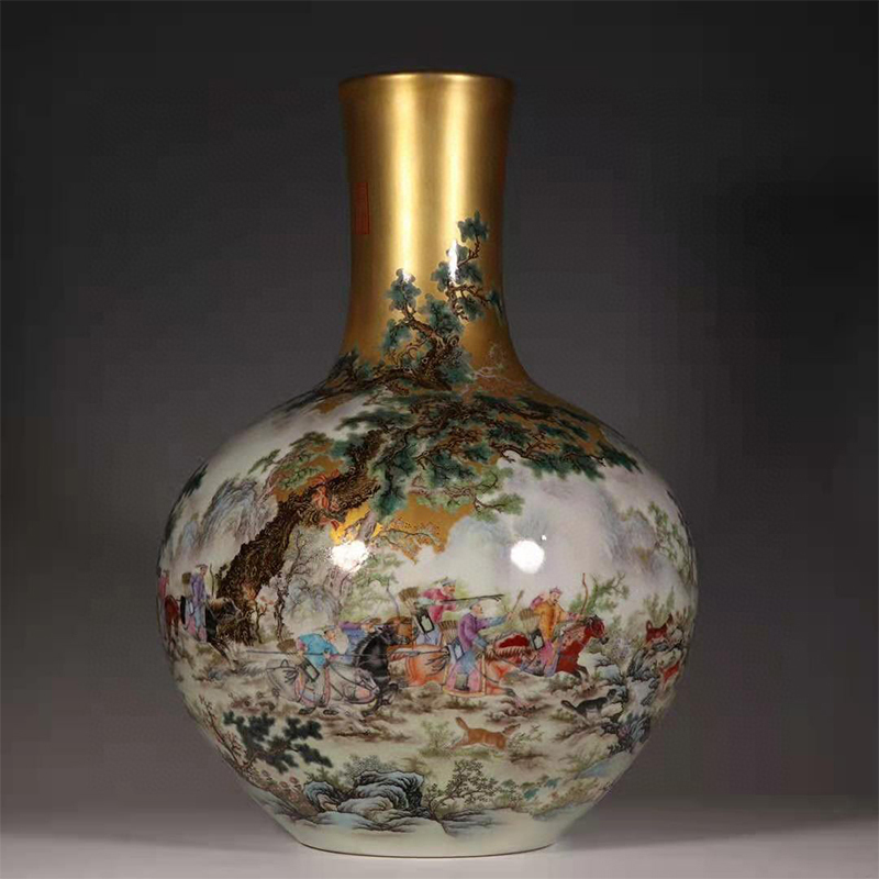 Antique Qing Qianlong Dynasty Ceramic Yellow Ground Heavy Famille Rose Porcelain Vase for Collection