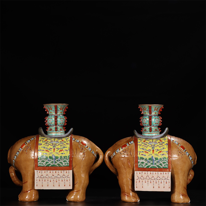 Antique Qing Qianlong Dynasty Ceramic Yellow Ground Heavy Famille Rose Porcelain Vase for Collection