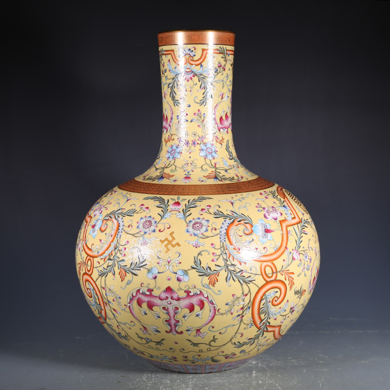 Antique Qing Qianlong Dynasty Ceramic Yellow Ground Heavy Famille Rose Porcelain Vase for Collection