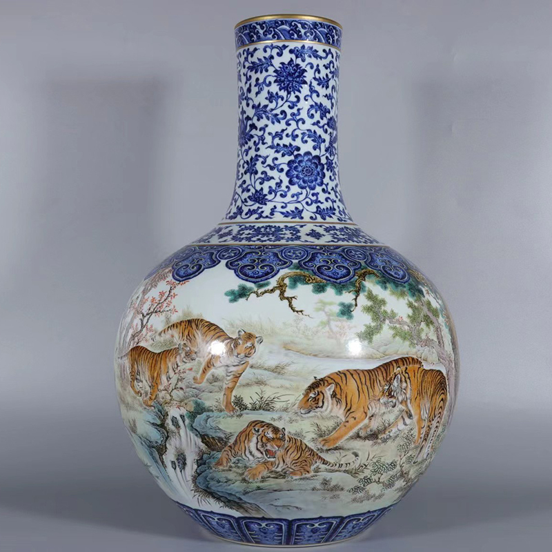 Antique Qing Qianlong Dynasty Ceramic Yellow Ground Heavy Famille Rose Porcelain Vase for Collection