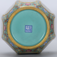 Antique Qing Qianlong Dynasty Ceramic Yellow Ground Heavy Famille Rose Porcelain Vase for Collection