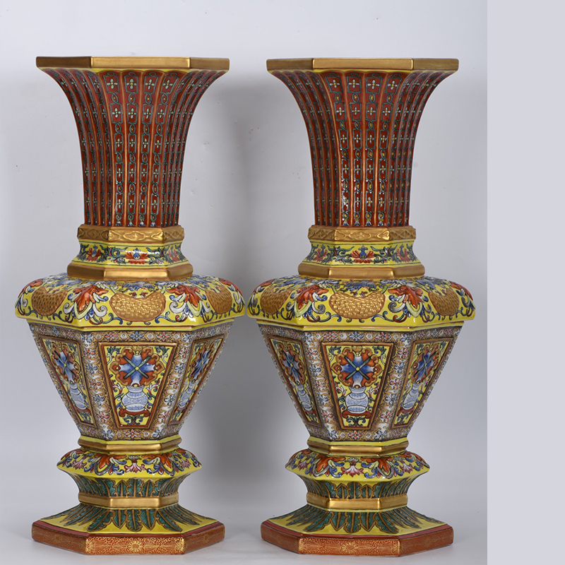 Antique Qing Qianlong Dynasty Ceramic Yellow Ground Heavy Famille Rose Porcelain Vase for Collection