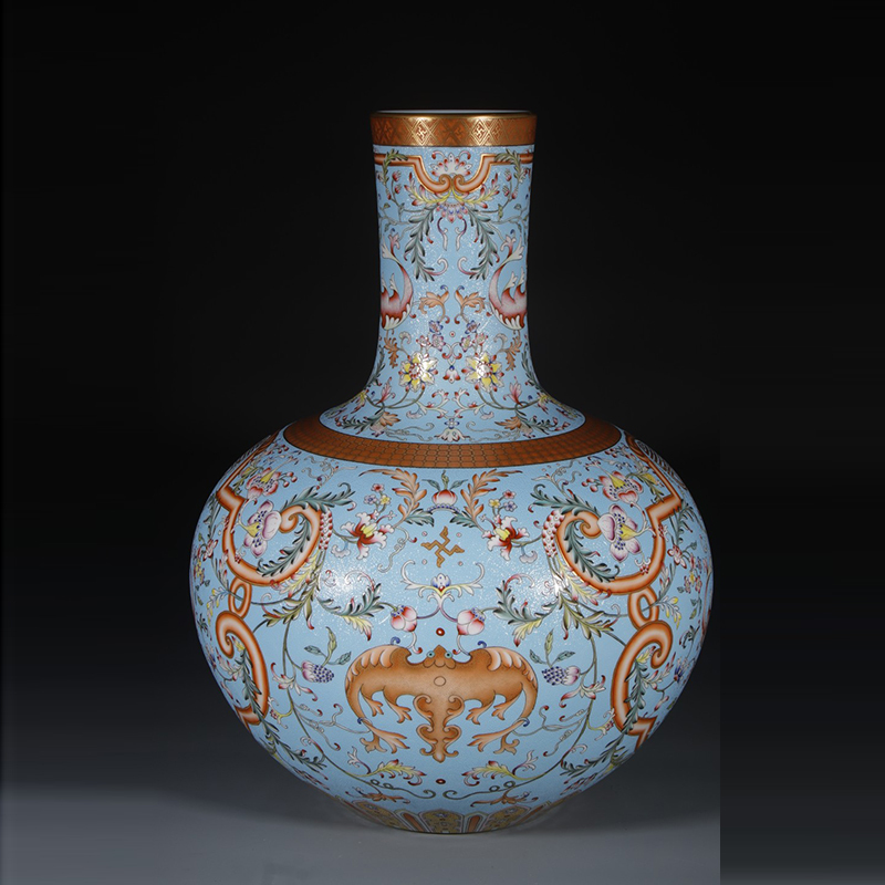 Antique Qing Qianlong Dynasty Ceramic Yellow Ground Heavy Famille Rose Porcelain Vase for Collection
